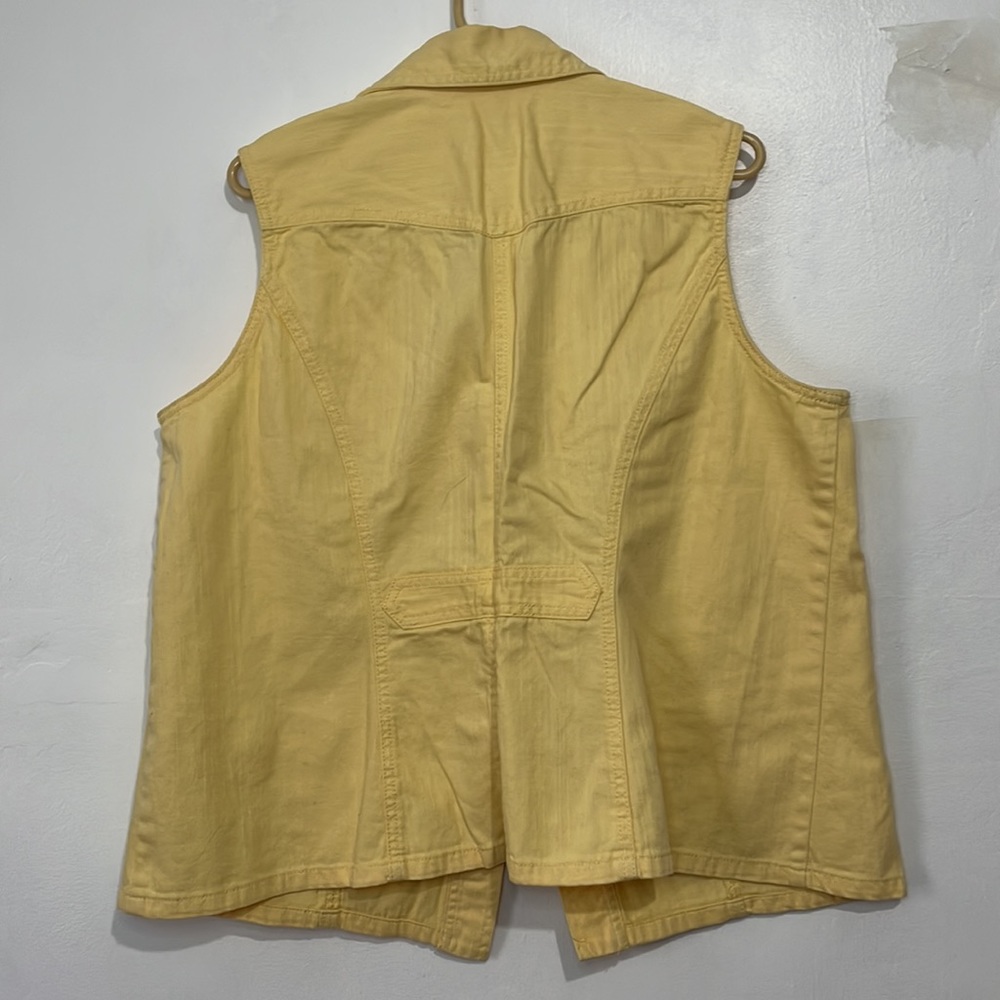 Size 1X Women's C J Banks by Christopher Banks Yellow Vest - Picture 2 of 4